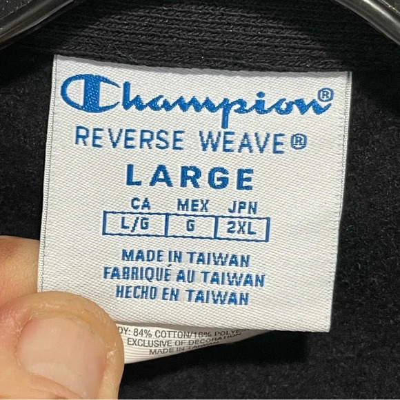 Champion Sweater Size Large Black Color . - Picture 8 of 9